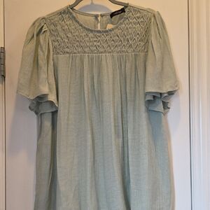 NWT Doe & Rae Large  Mint Top With Design At Bodice